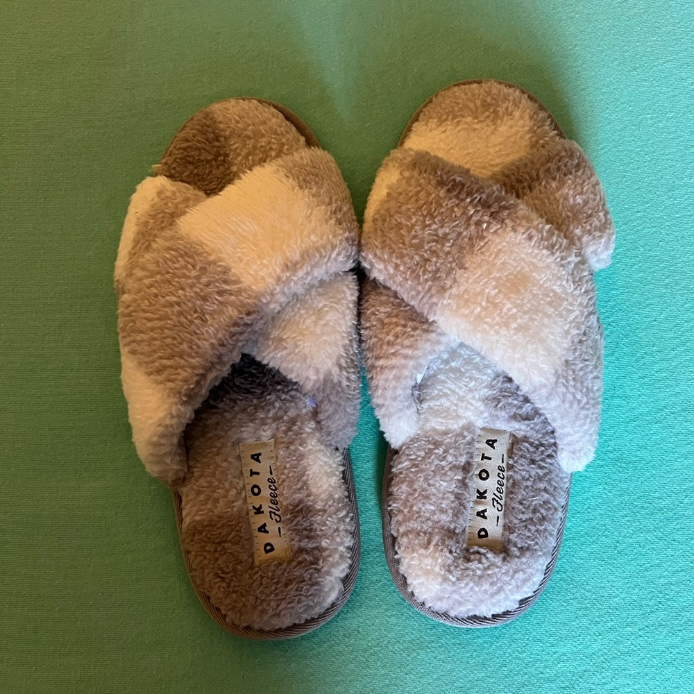 Dakota fleece plaid slippers